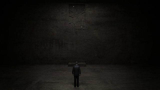 商人站在门前的黑墙2视频素材