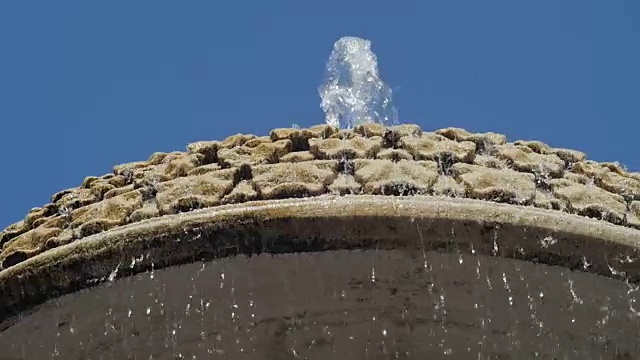 意大利罗马圣彼得广场的喷泉。Slowmotion视频素材