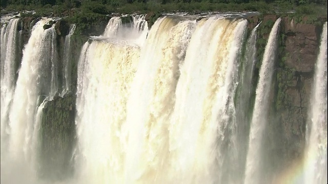 从伊瓜苏瀑布到巴西和阿根廷边界的彩虹视频下载