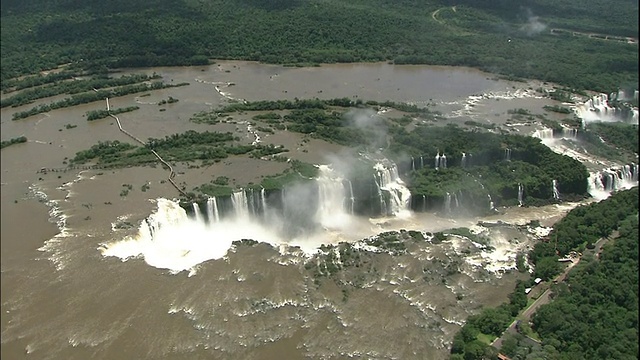 在巴西和阿根廷边界的伊瓜苏瀑布视频下载