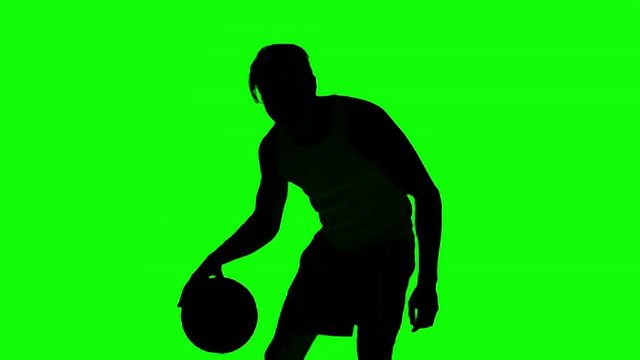 一个人在绿色屏幕上打篮球的剪影视频素材