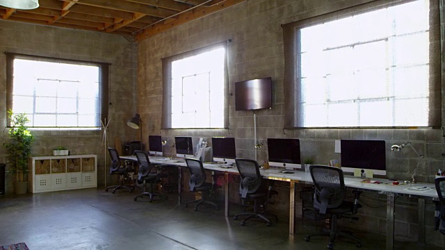 现代设计办公室的空旷室内拍摄于R3D视频下载