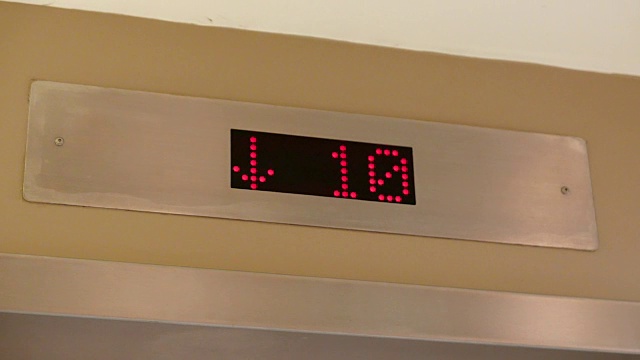 从11号到主楼关闭电梯显示层视频下载