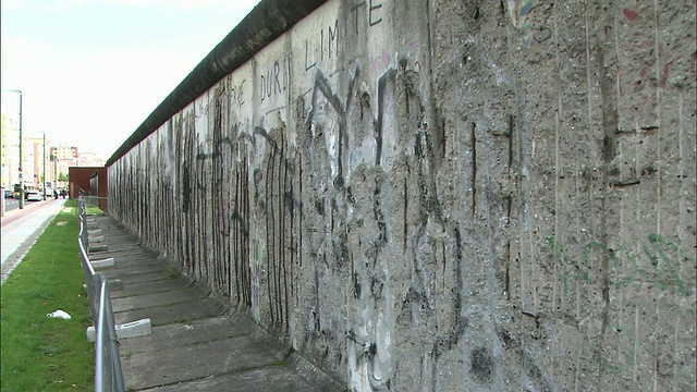 柏林墙上满是涂鸦。视频素材