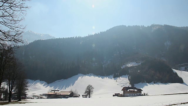 山里热门滑雪胜地的淡季，空荡荡的酒店，视频下载