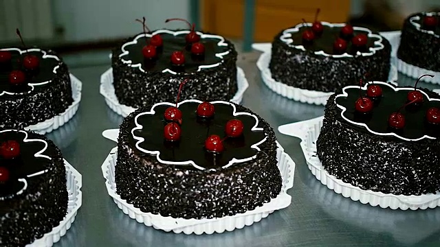 糖果店的樱桃巧克力蛋糕视频下载