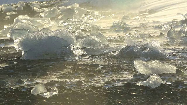 冰岛Jokulsarlon冰川泻湖的冰块正在融化，第三部分视频下载