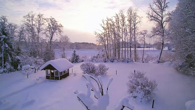雪中的小屋视频素材