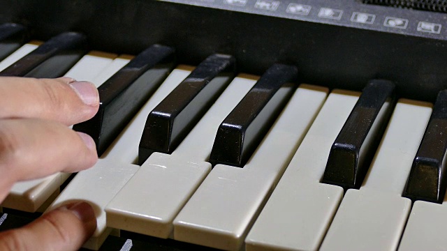 钢琴合成器视频下载