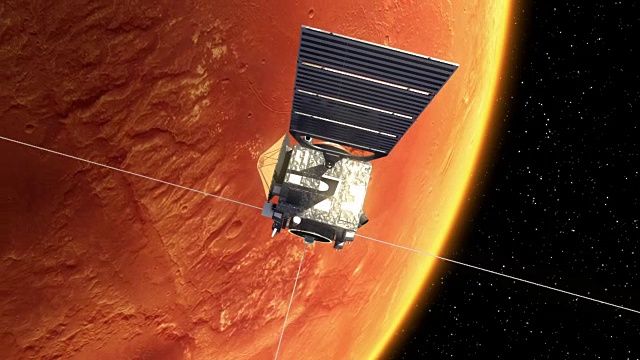 星际空间站在火星轨道上部署太阳能电池板视频素材