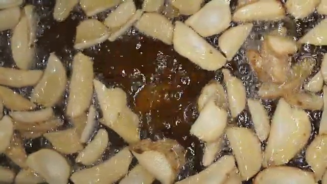 炸土豆:在餐馆炸土豆条视频素材