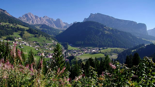 阿尔卑斯山的圣克里斯蒂娜Val Gardena视频素材