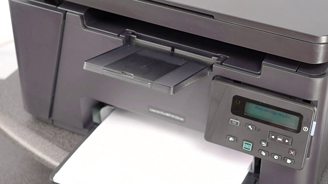 用激光打印机打印文件视频素材