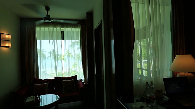 房间里的扇，热带度假村视频下载