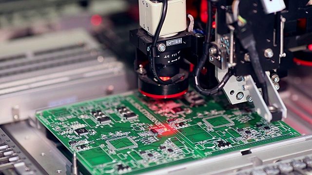 全自动线路板机生产印刷数字电子电路板视频素材