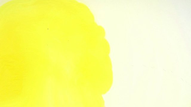 彩色黄色墨水在水在白色的背景视频素材
