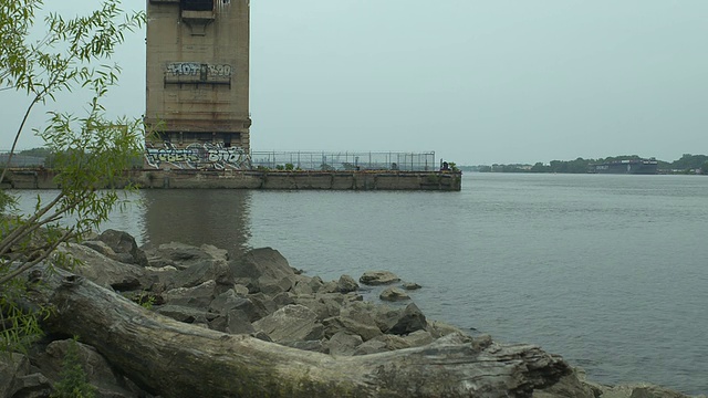 本·富兰克林桥上的涂鸦视频素材