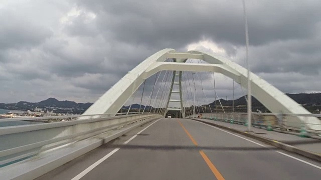 司机POV在Sesokojima过桥。视频素材