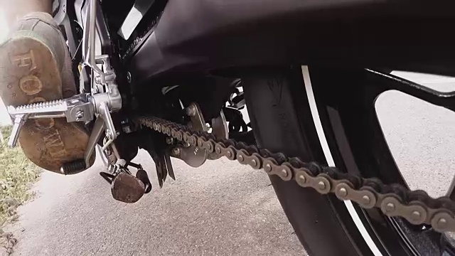 POV全高清骑摩托车时链条的功能视频素材