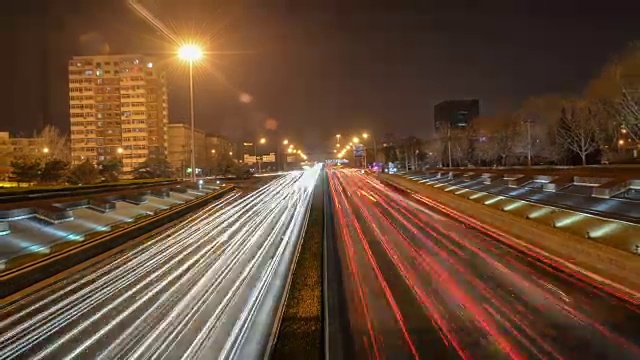 时间流逝-城市交通在晚上视频素材