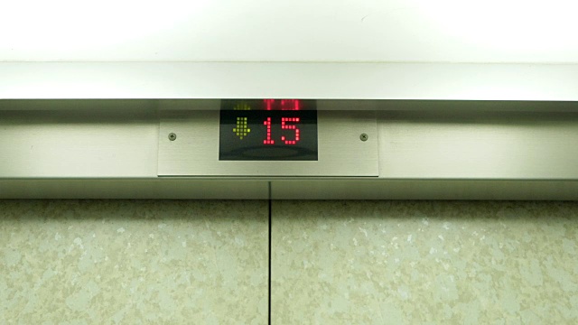 电梯里数字从14到15的特写视频下载
