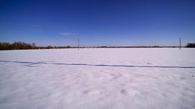 清晨白雪皑皑的田野视频素材