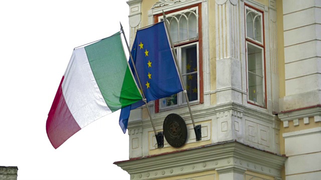 意大利和欧盟的旗帜视频下载