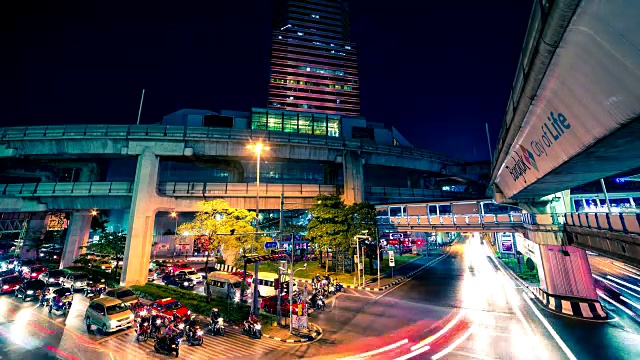 4 k间隔拍摄。泰国曼谷市中心夜间的交通状况。2016年1月。视频素材