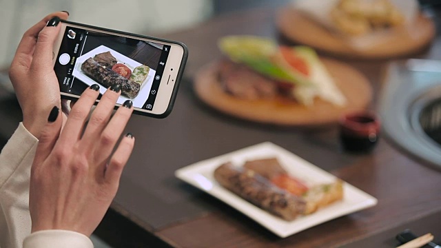 用智能手机拍摄食物视频素材
