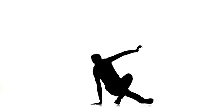 男子霹雳舞专业的手动作，转身，白色，剪影，慢动作视频素材