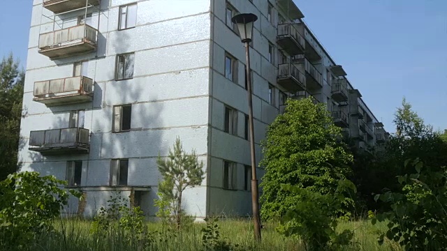 切尔诺贝利-在污染区废弃的公寓楼视频下载