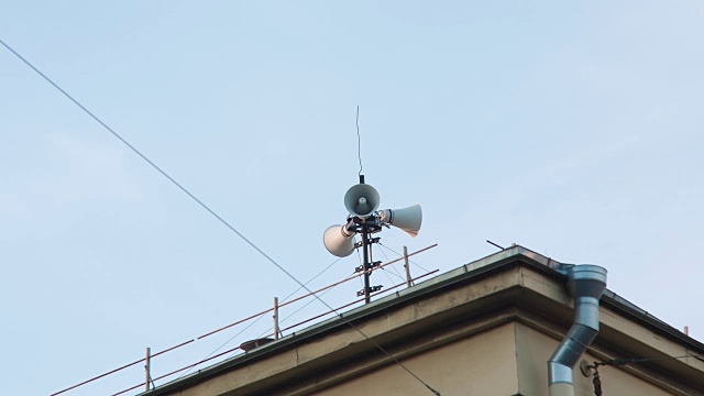 屋顶上的扬声器视频素材