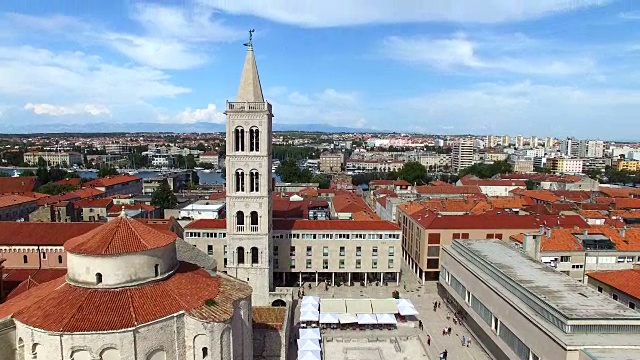 克罗地亚扎达尔的圣阿纳斯塔西娅大教堂塔视频下载