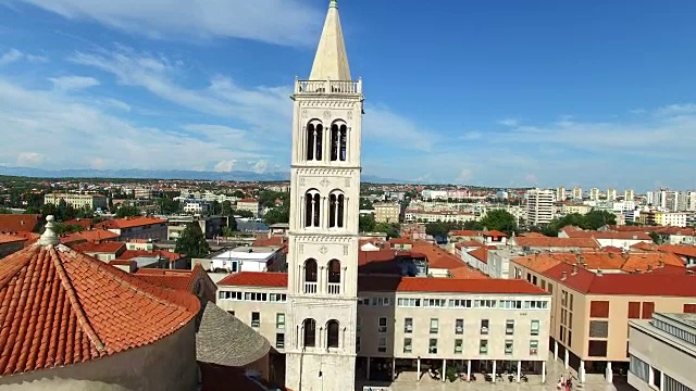 克罗地亚扎达尔的圣阿纳斯塔西娅大教堂塔视频下载