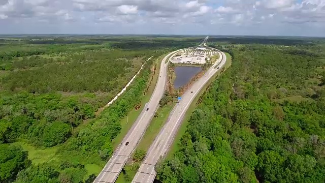航拍视频Fort Drum服务广场佛罗里达收费公路视频下载