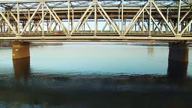 飞,在上面,河流,桥式视频素材