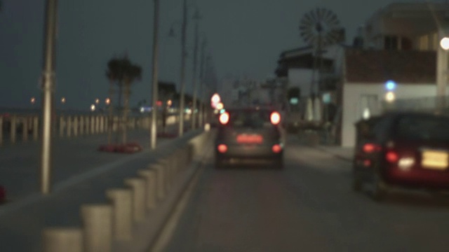 醉酒司机pov，散焦交通灯透过前挡风玻璃视频下载