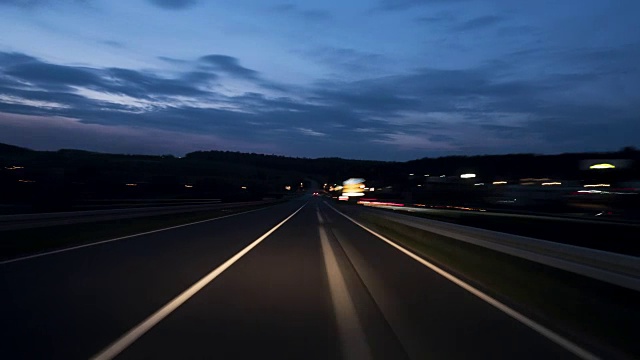 乡村公路在夜间-时间流逝视频素材