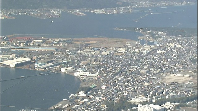 日本富士山和清水港被云朵环绕。视频素材