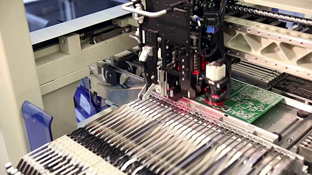 自动化电子零件生产线视频素材