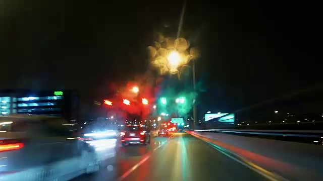 在雅克-卡地亚桥上的一辆车里的雨夜时光流逝视频素材