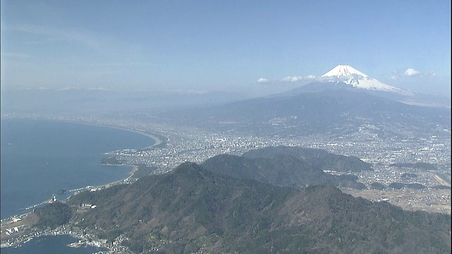 静冈县和骏河湾毗邻富士山附近的太平洋海岸。视频素材