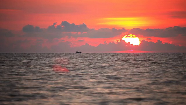 热带海洋在美丽的日落视频素材
