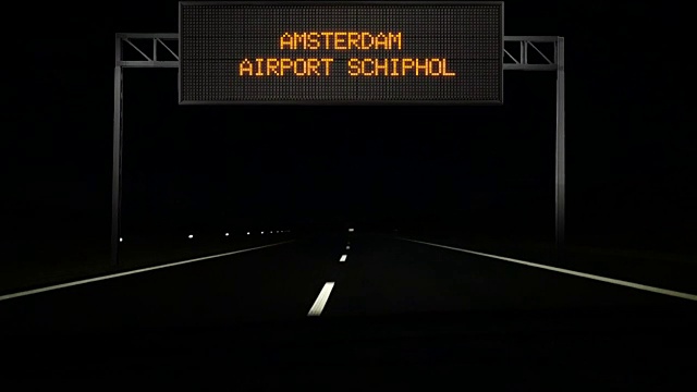 阿姆斯特丹机场史基浦数字道路标志和入口标志。视频下载