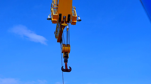 重型工业建筑起重机吊钩设备视频下载