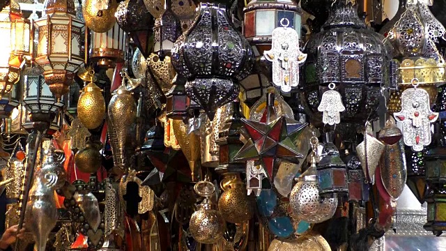 摩洛哥市场上的手工灯视频下载
