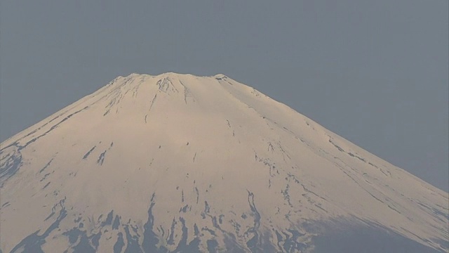 空中的，白雪覆盖的富士山视频素材