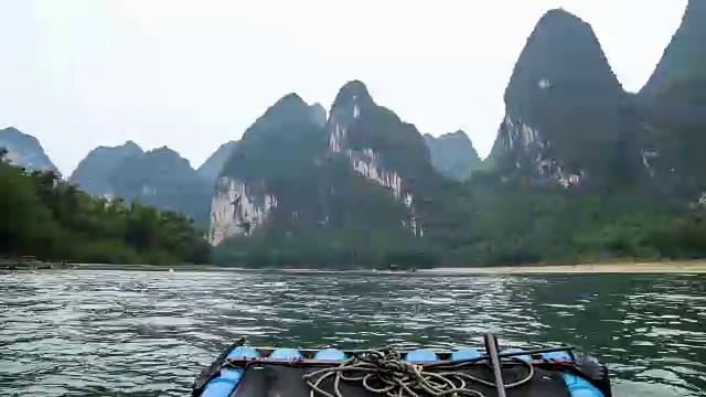 中国阳朔河上的小船时间流逝视频下载