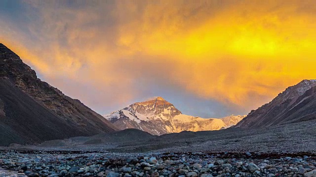 时间流逝的日落风景珠穆朗玛峰，喜马拉雅山视频素材