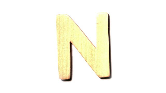 字母n在白色背景上上升视频下载